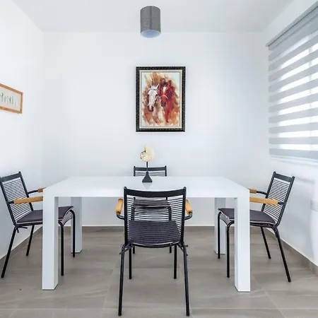 Blissfull Two Bedroom Penthouse With Spa Tub