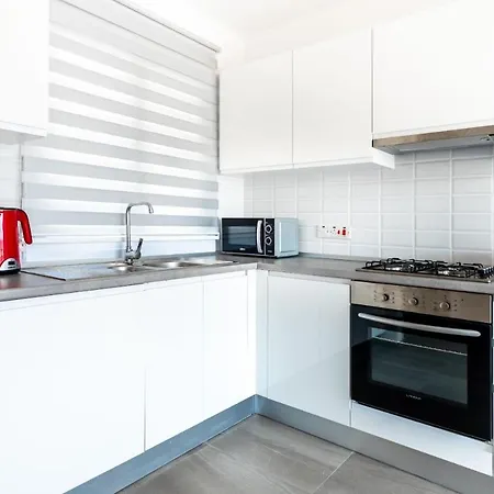 Blissfull Two Bedroom Penthouse With Spa Tub Agios Theodoros (Northern Cyprus)