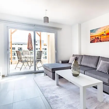 Blissfull Two Bedroom Penthouse With Spa Tub *